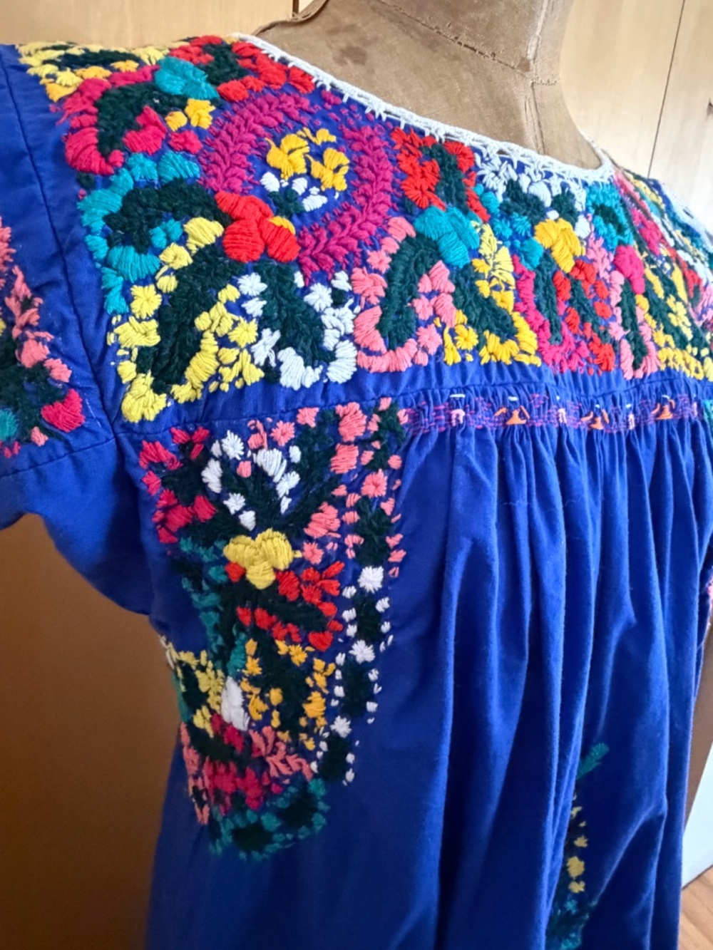 Beautiful Vintage Oaxacan Embroidered Mexican Dress - "Floral Beauty" - Picture 7 of 9